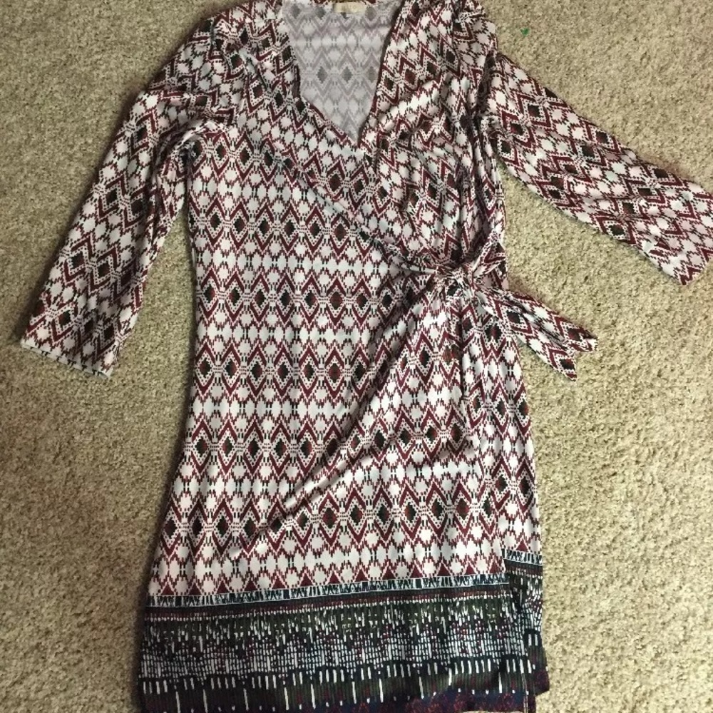 Women's halo printed wrap dress size large